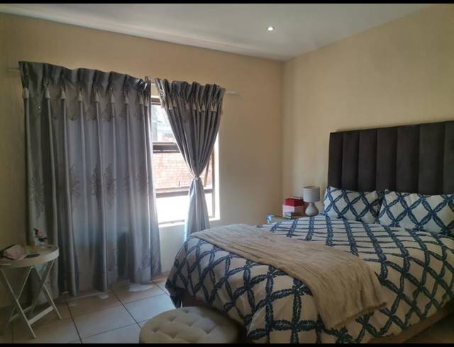 2 BEDROOM TOWNHOUSE FOR SALE IN MULBARTON